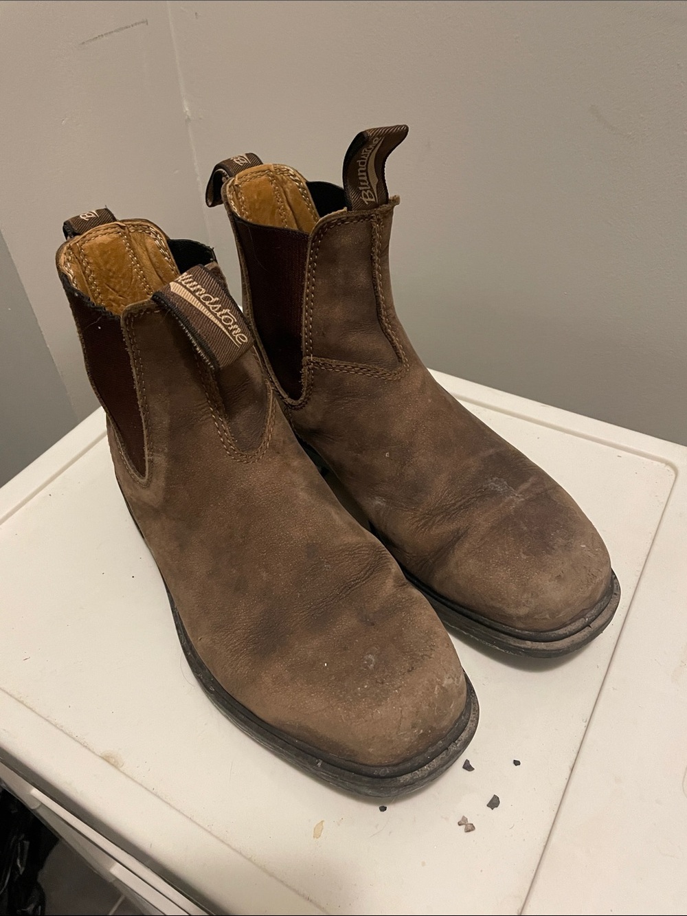 BLUNDSTONE chisel toe